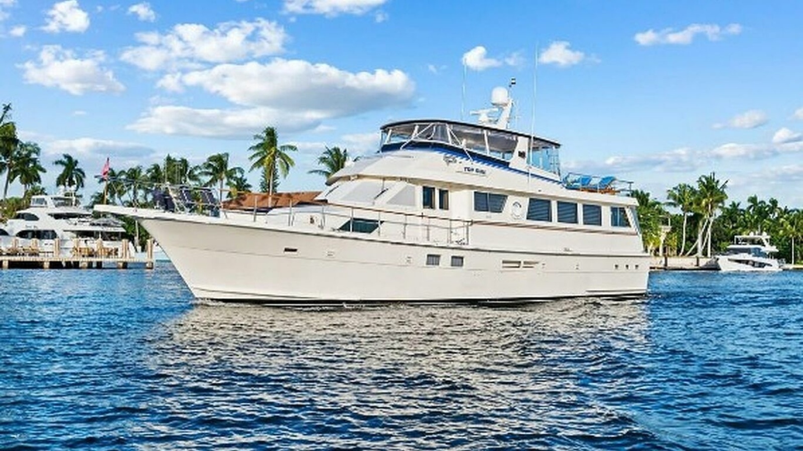 TOP GUN 70ft Hatteras Yacht For Sale