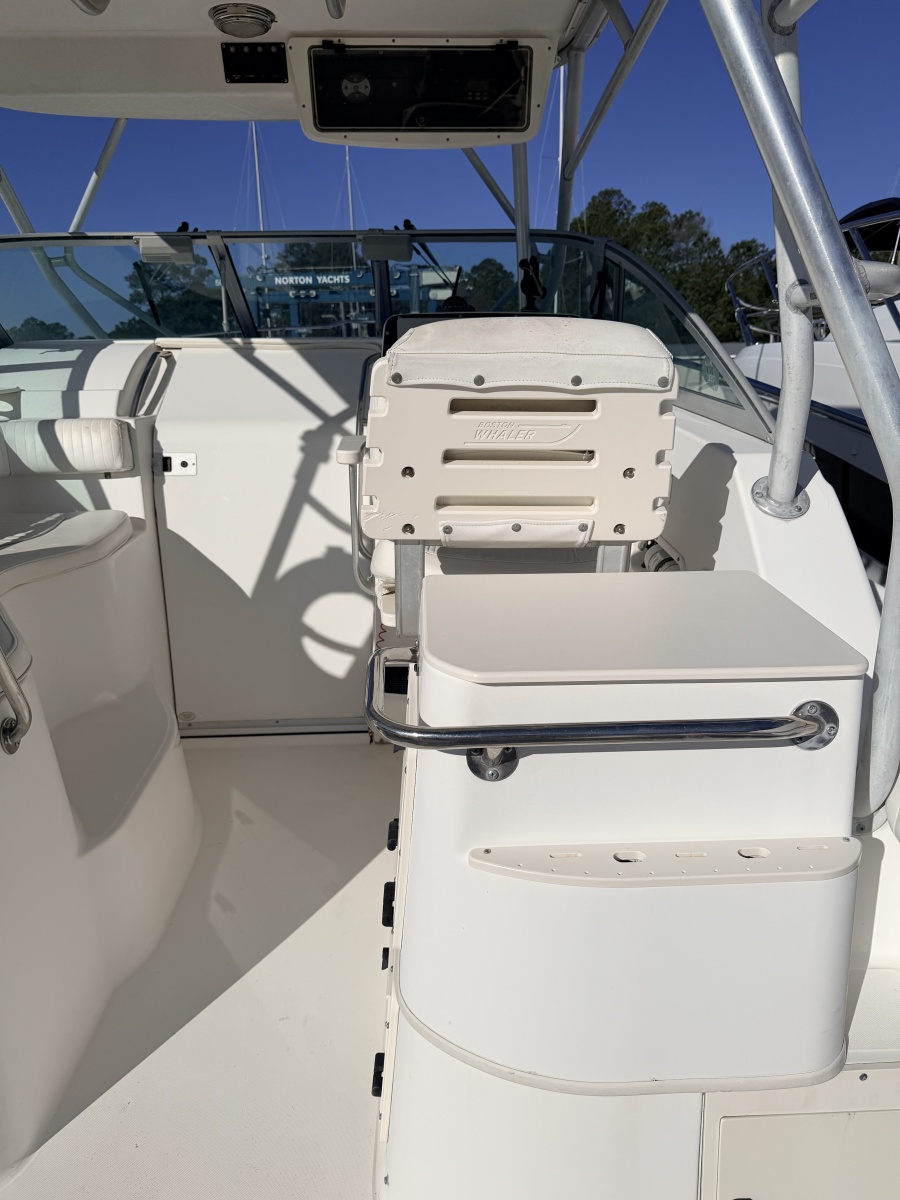 26' 2000 Boston Whaler 