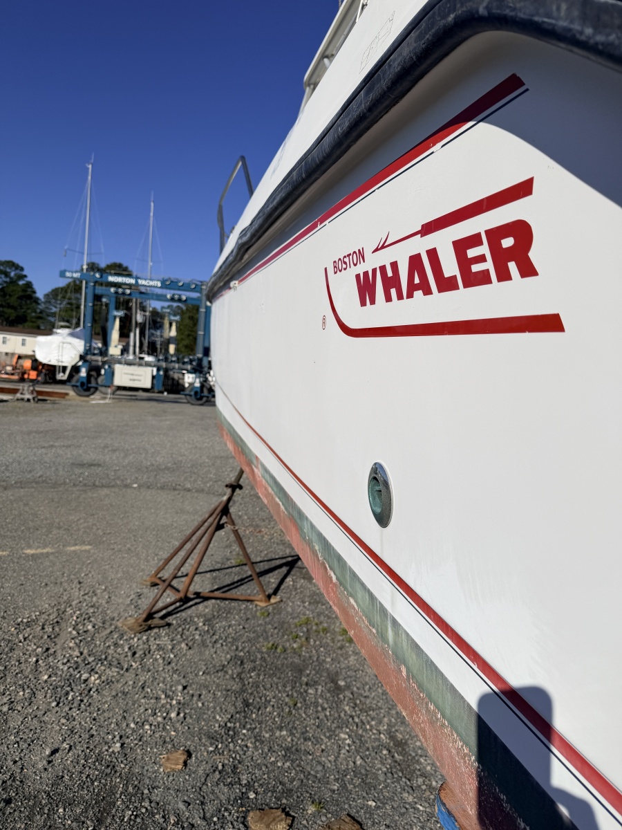 26' 2000 Boston Whaler 