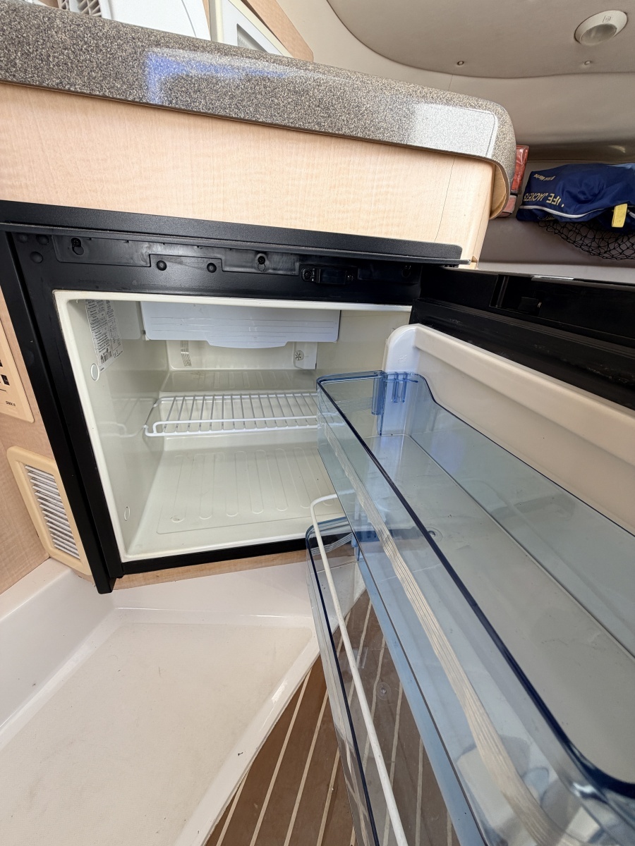 26ft Boston Whaler Yacht For Sale