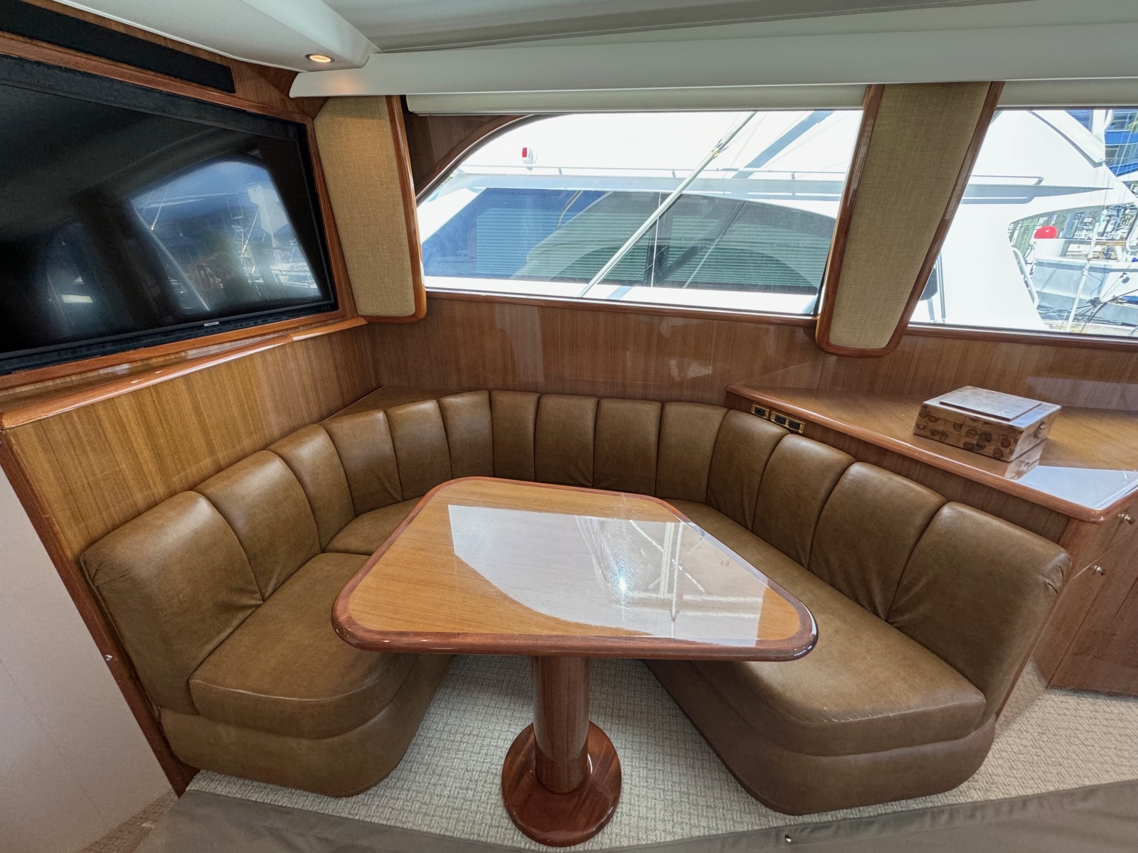 52' 2007 Viking 52 Convertible