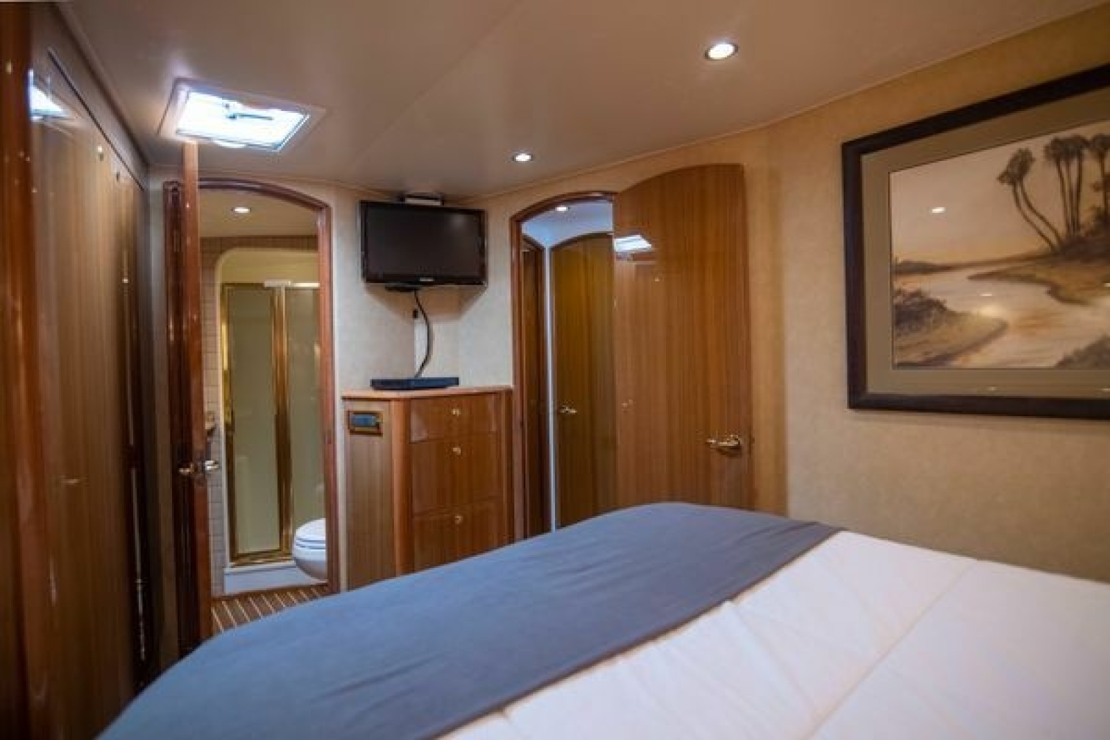 52' 2007 Viking 52 Convertible