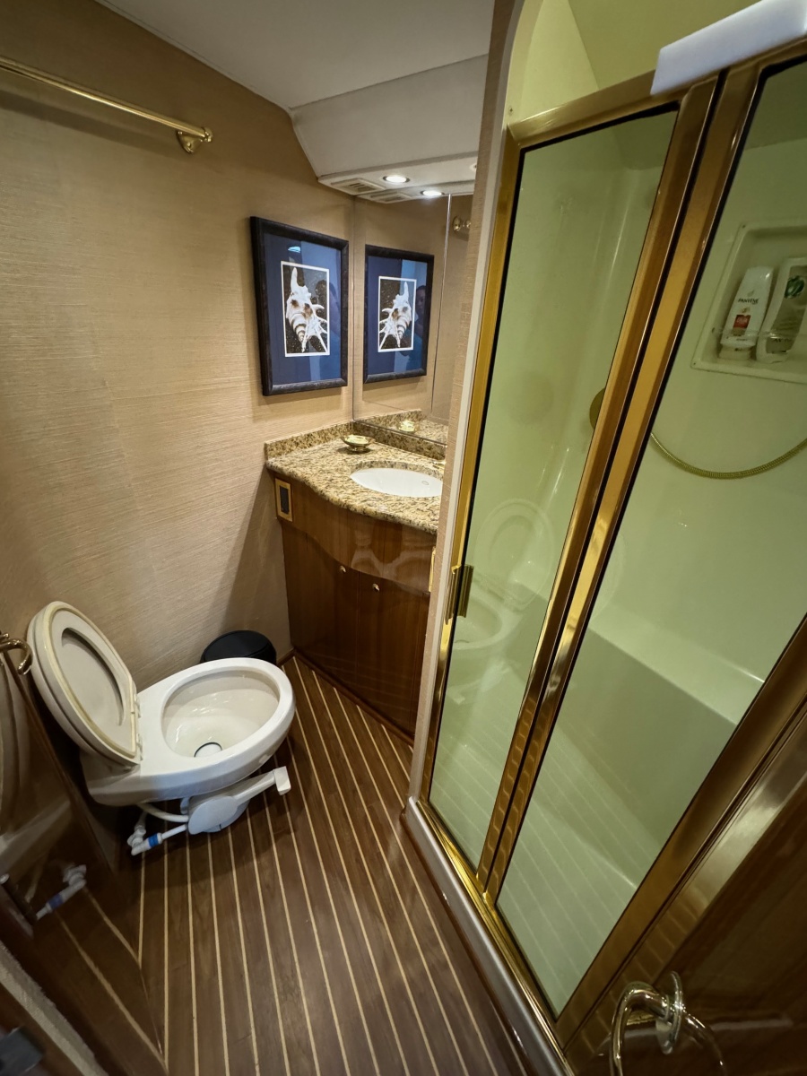 52' 2007 Viking 52 Convertible