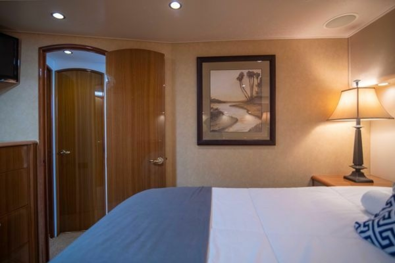 52' 2007 Viking 52 Convertible