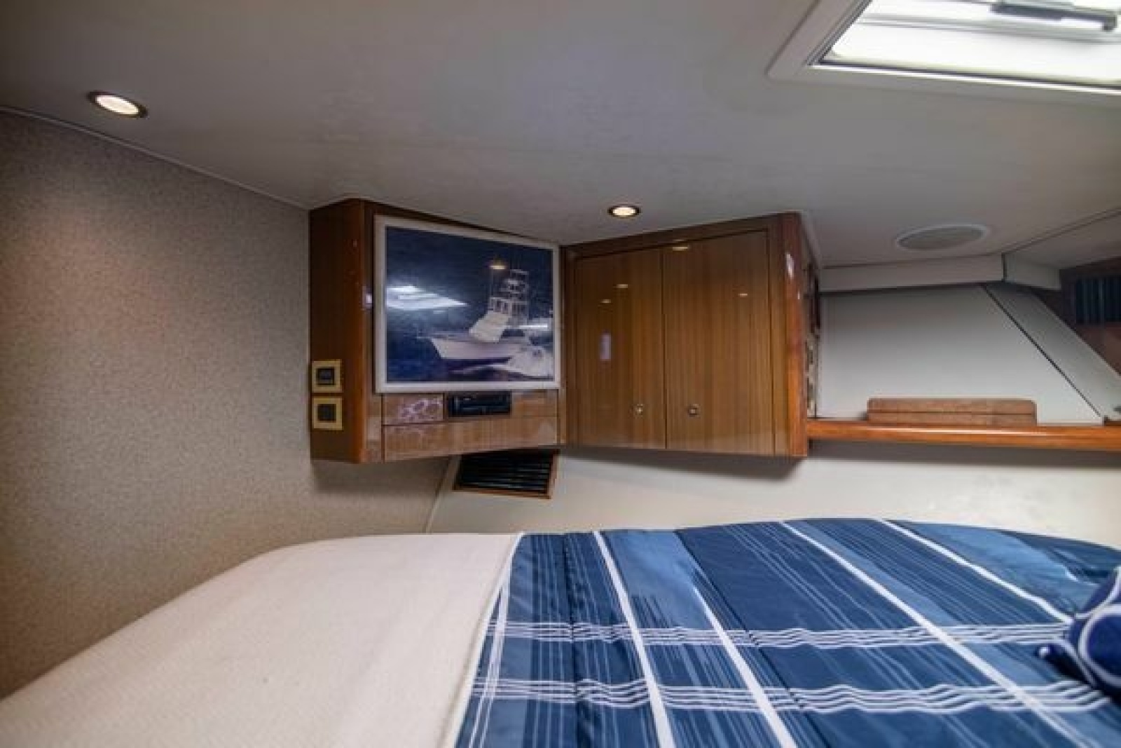 52' 2007 Viking 52 Convertible