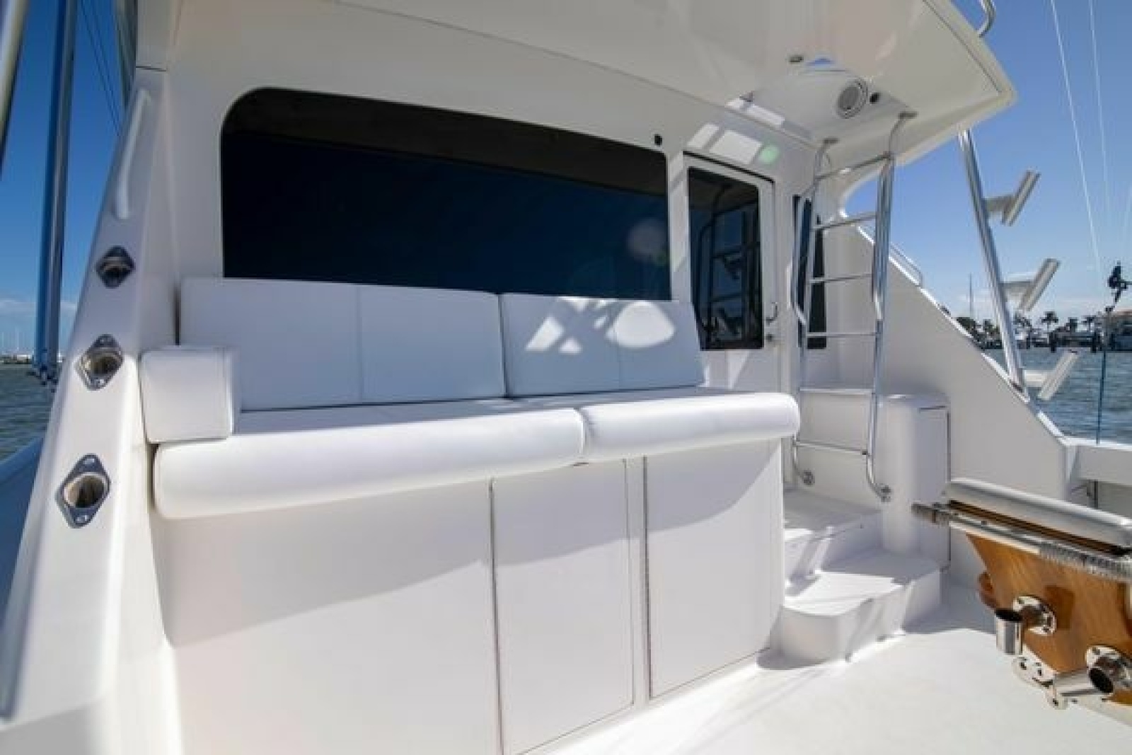 52' 2007 Viking 52 Convertible