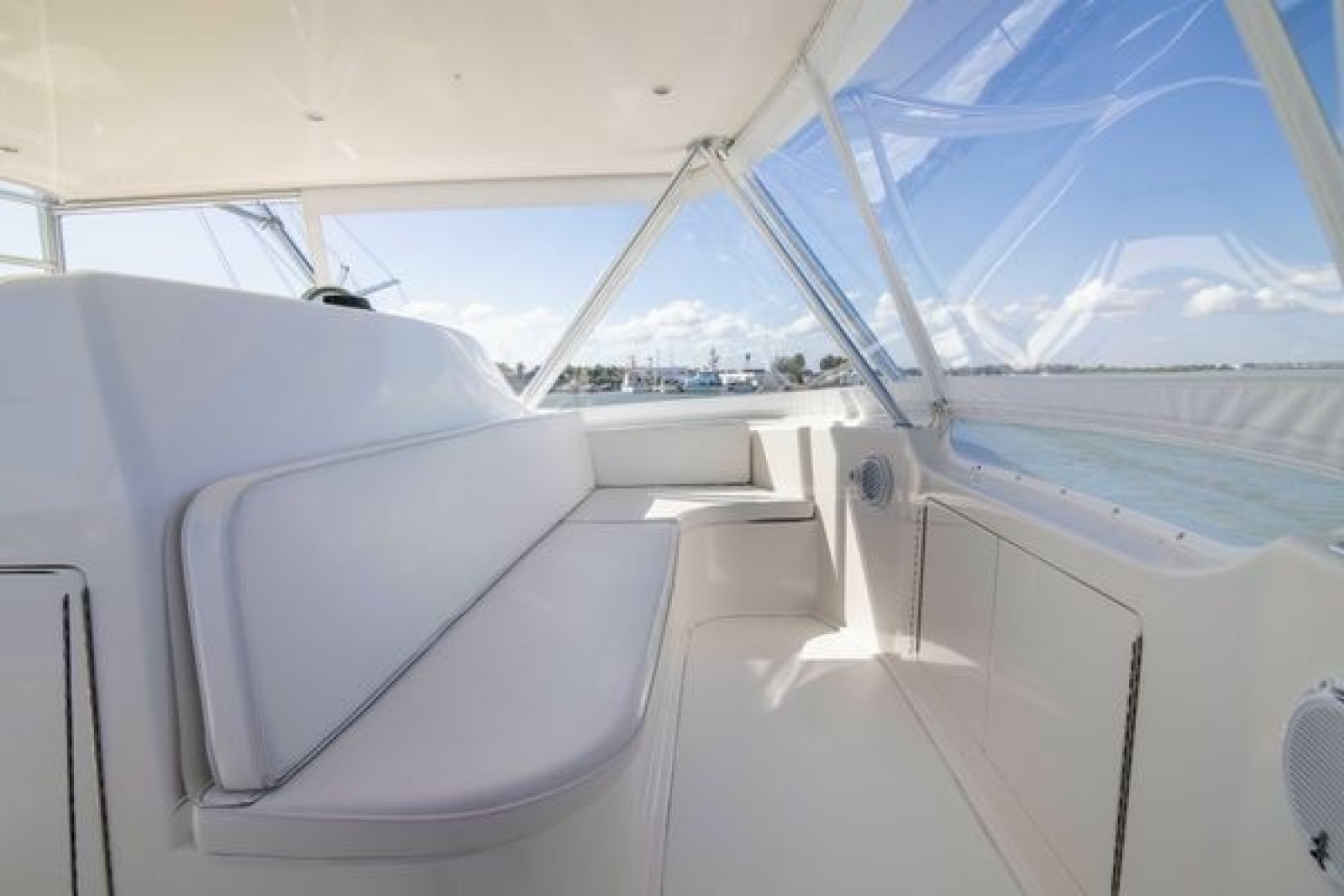 52' 2007 Viking 52 Convertible