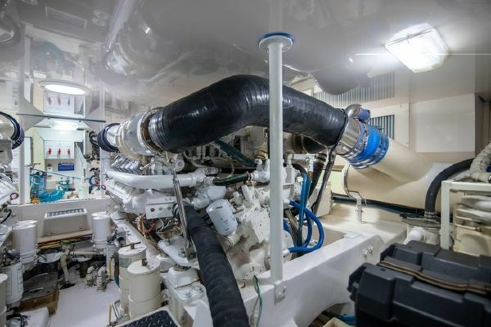 52' 2007 Viking 52 Convertible