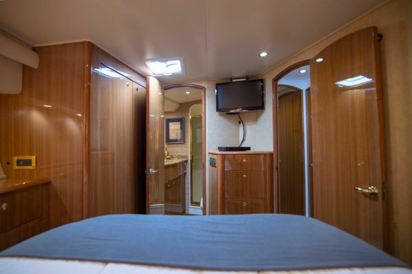 52' 2007 Viking 52 Convertible