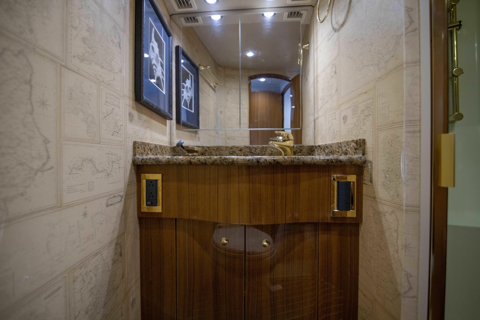 52' 2007 Viking 52 Convertible