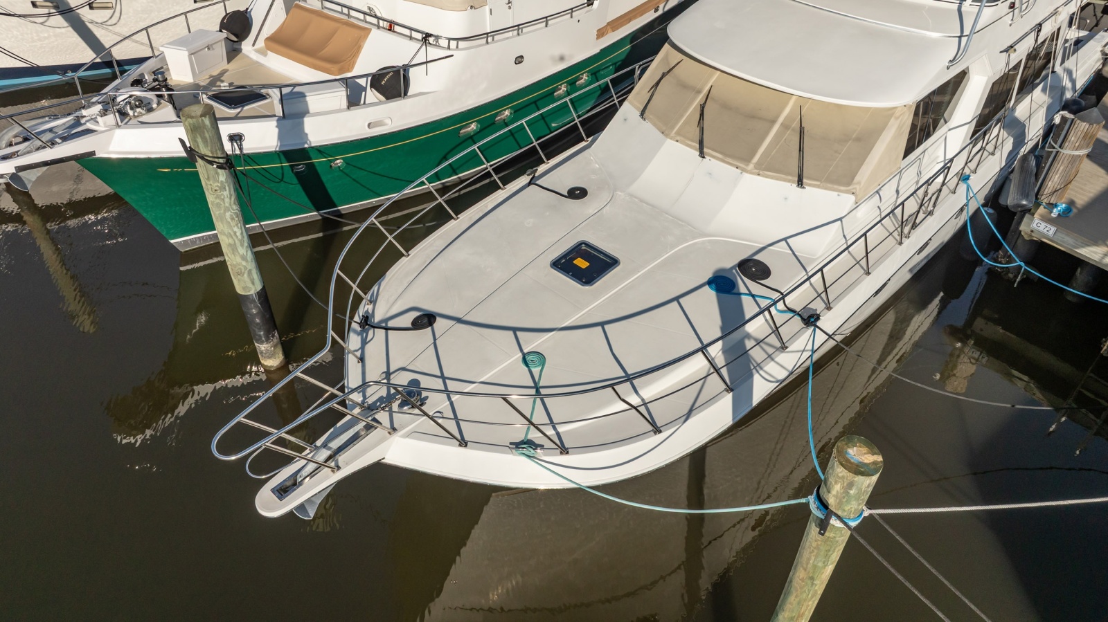 57' 2004 Navigator 5700 Rival Pilothouse