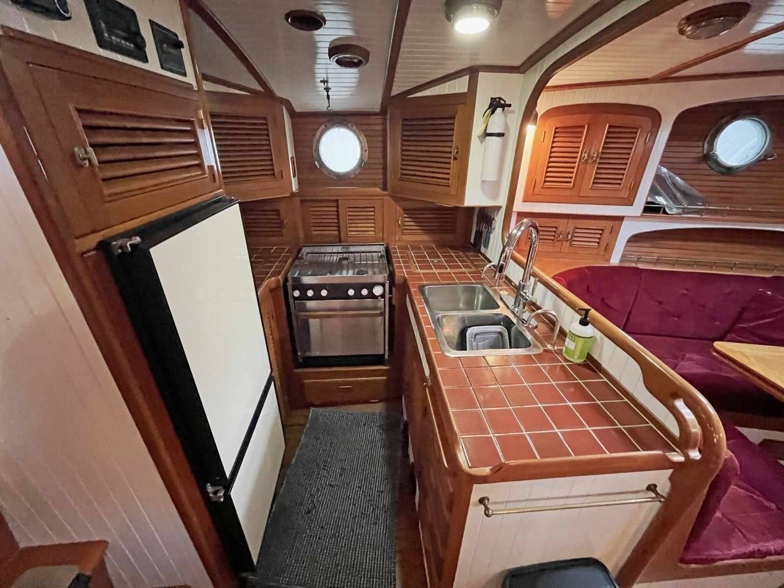 39' 1987 Liberty 39