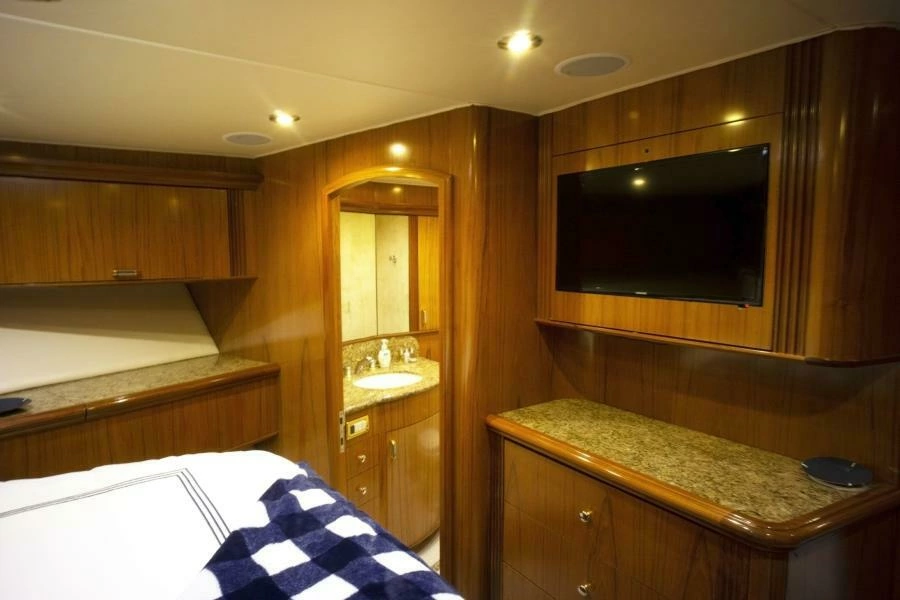 2005 Sea Force IX Enclosed Flybridge