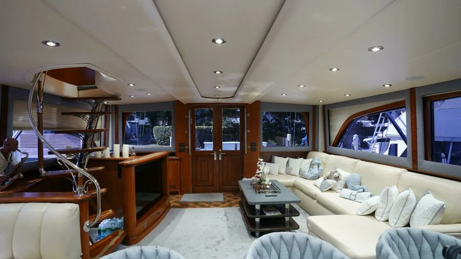 2005 Sea Force IX Enclosed Flybridge