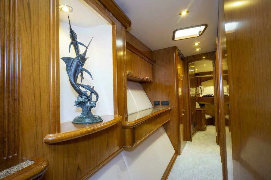 2005 Sea Force IX Enclosed Flybridge
