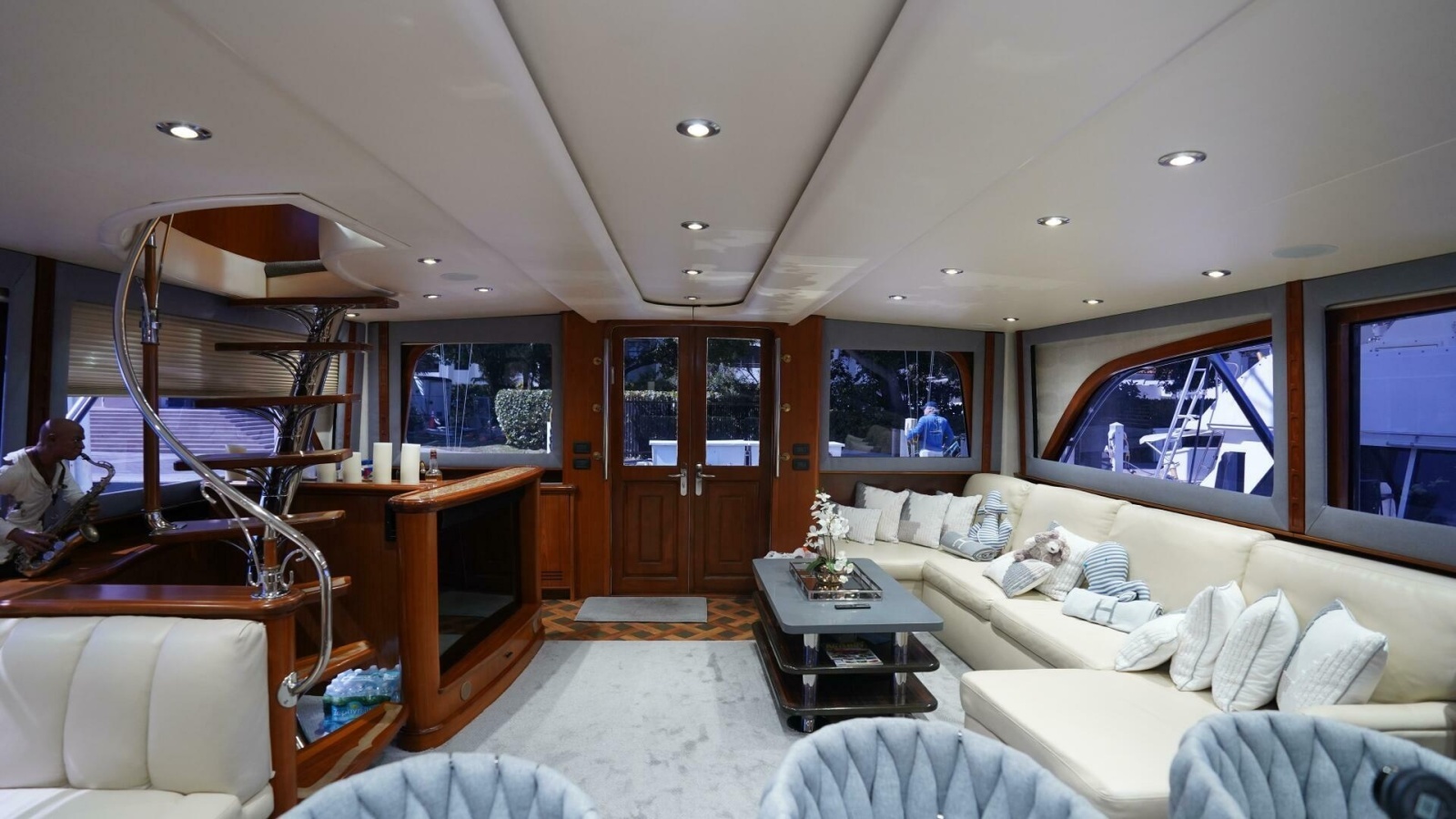 2005 Sea Force IX Enclosed Flybridge