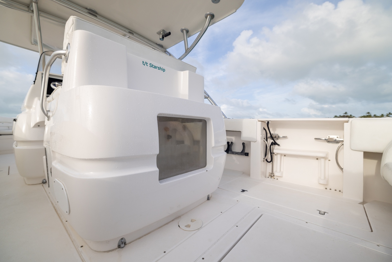 37' 2011 Intrepid 370 Open