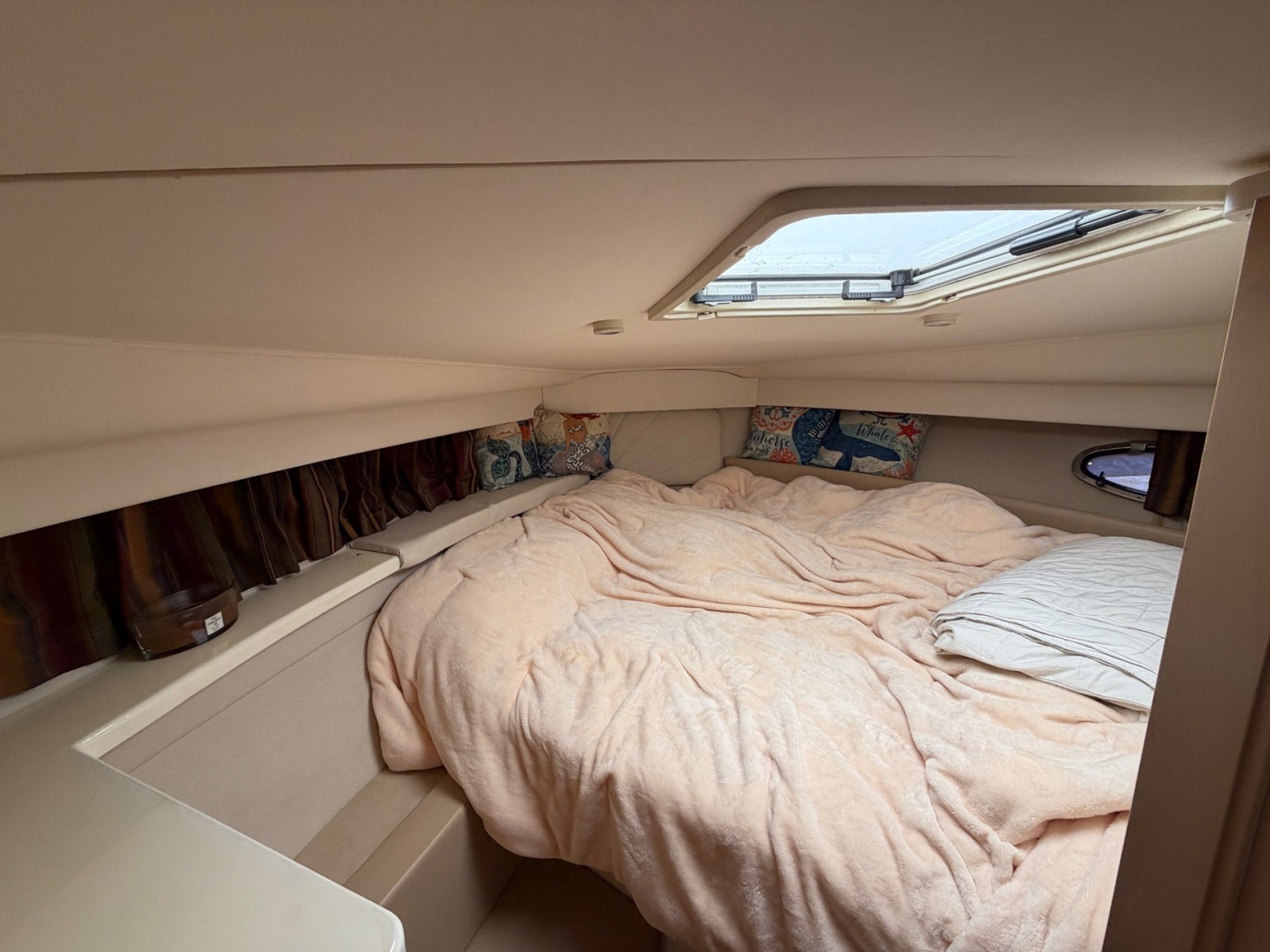 40' 1997 Carver 400 Cockpit MY