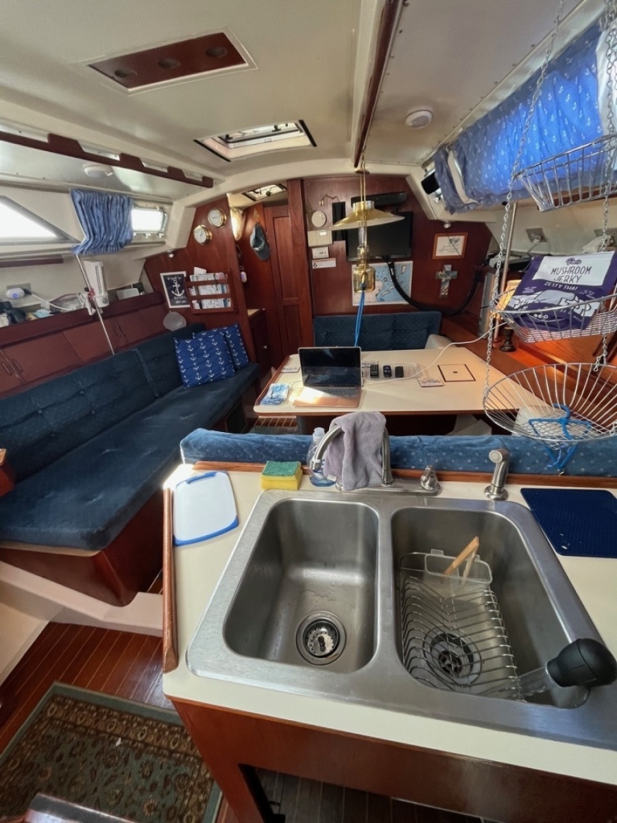 1983 Hunter 34