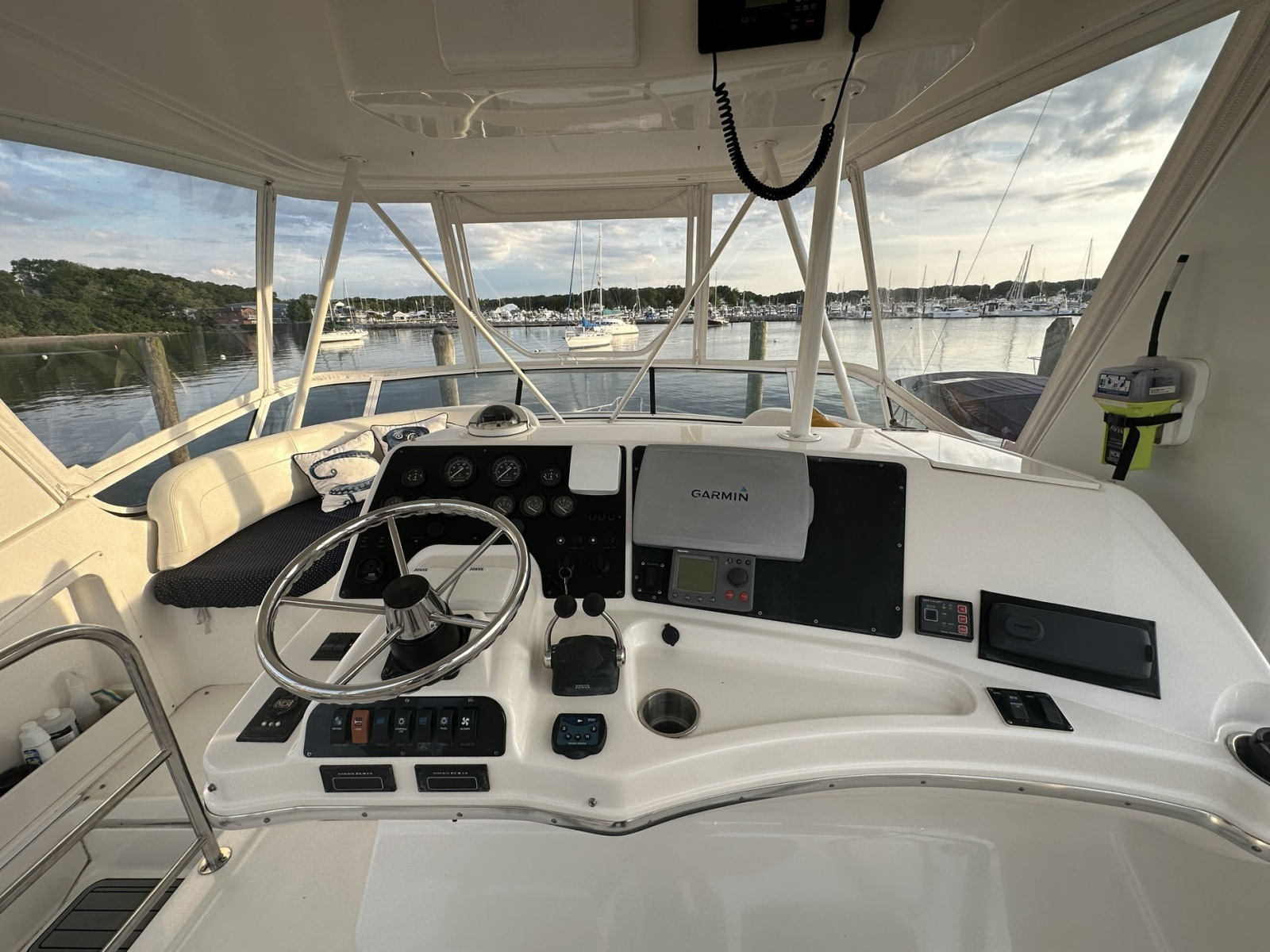 Zihuatanejo 42ft Silverton Yacht For Sale