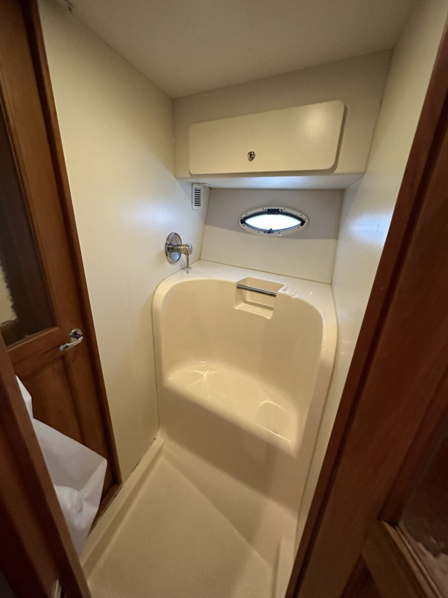 Zihuatanejo 42ft Silverton Yacht For Sale