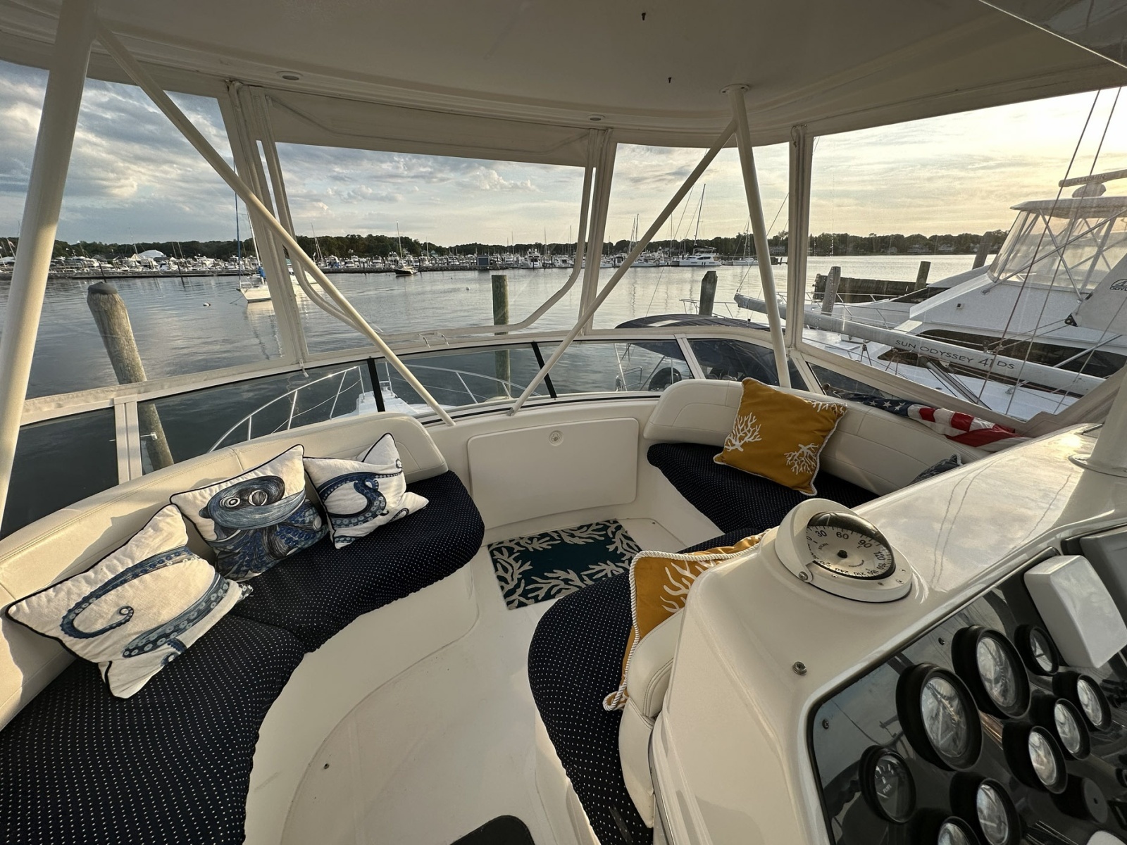 Zihuatanejo 42ft Silverton Yacht For Sale