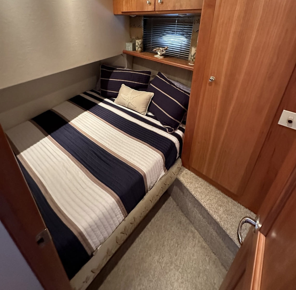 Zihuatanejo 42ft Silverton Yacht For Sale