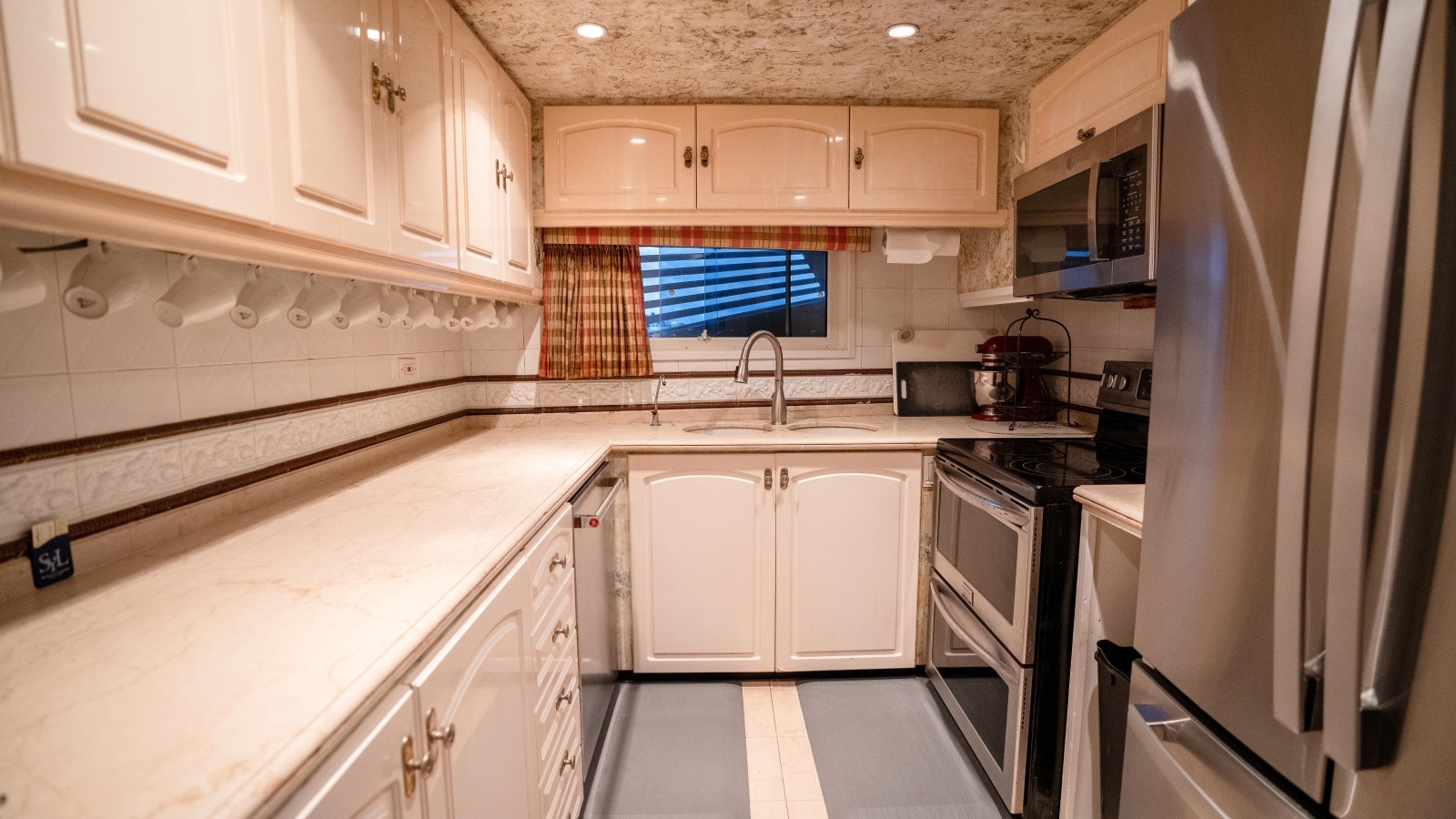 Suite Life 92ft Tarrab Yacht For Sale