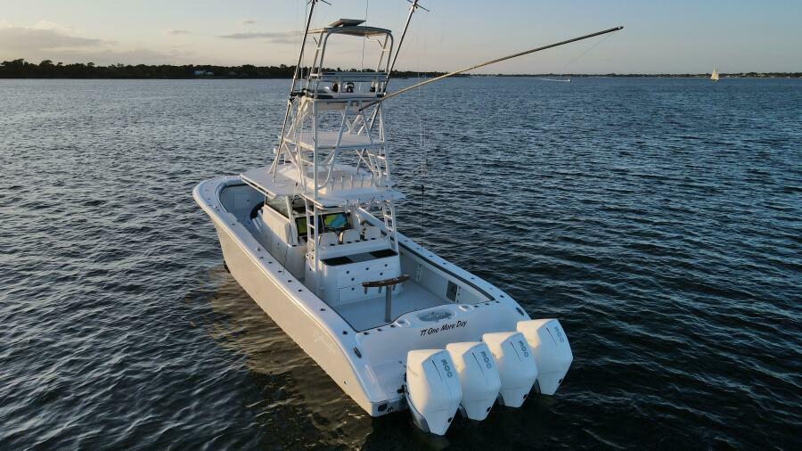 42' 2019 Yellowfin 42 Offshore