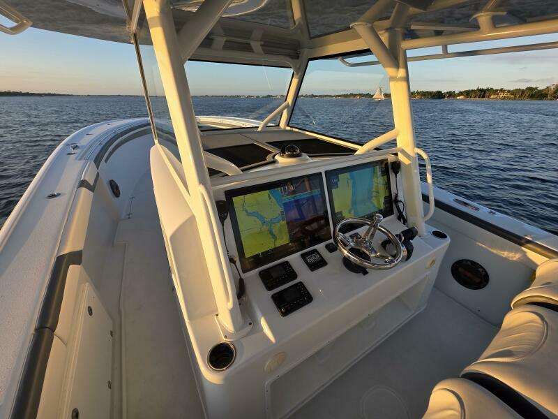 42' 2019 Yellowfin 42 Offshore
