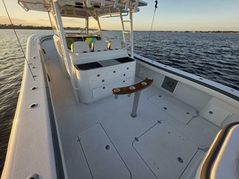 42' 2019 Yellowfin 42 Offshore