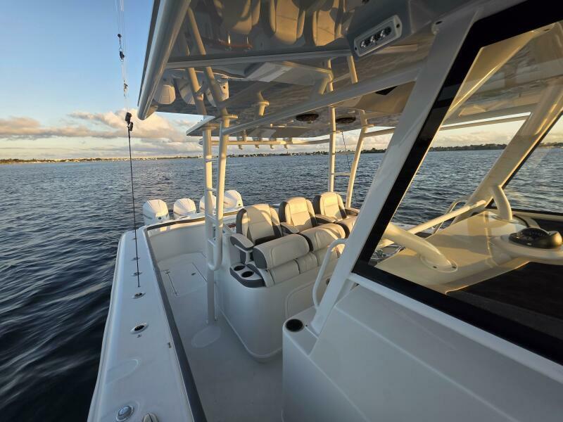 42' 2019 Yellowfin 42 Offshore