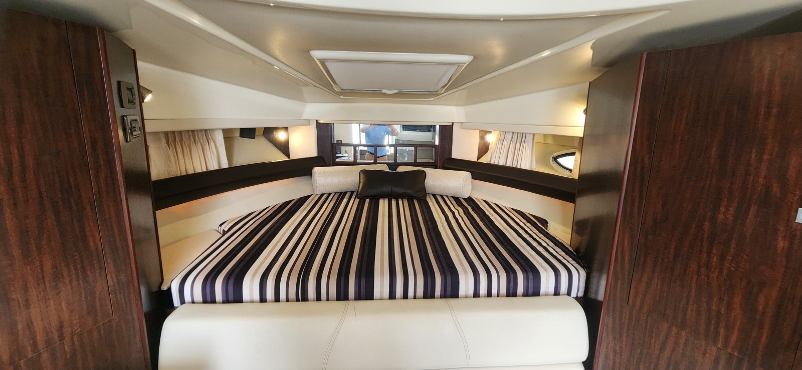 33' 2015 Monterey 335 Sport Yacht