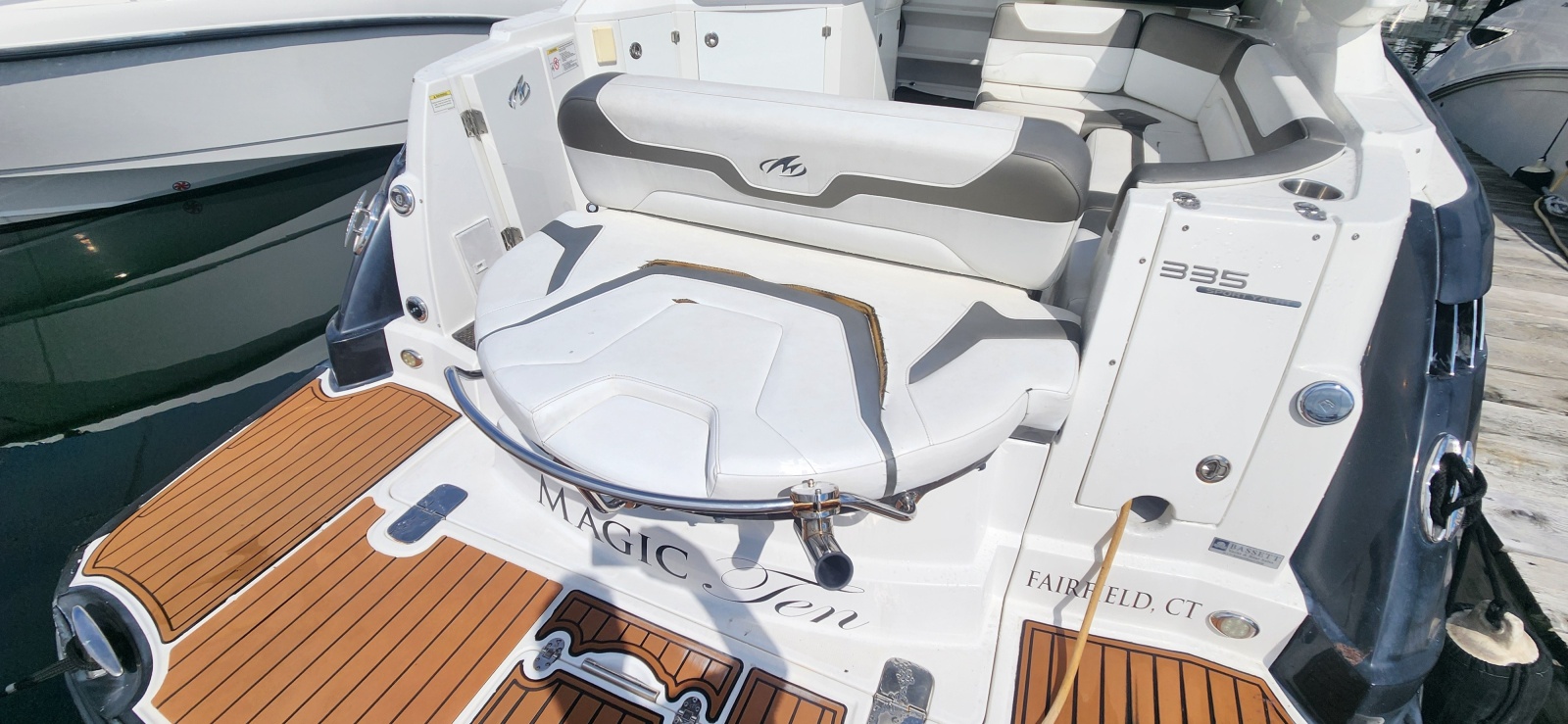 33' 2015 Monterey 335 Sport Yacht
