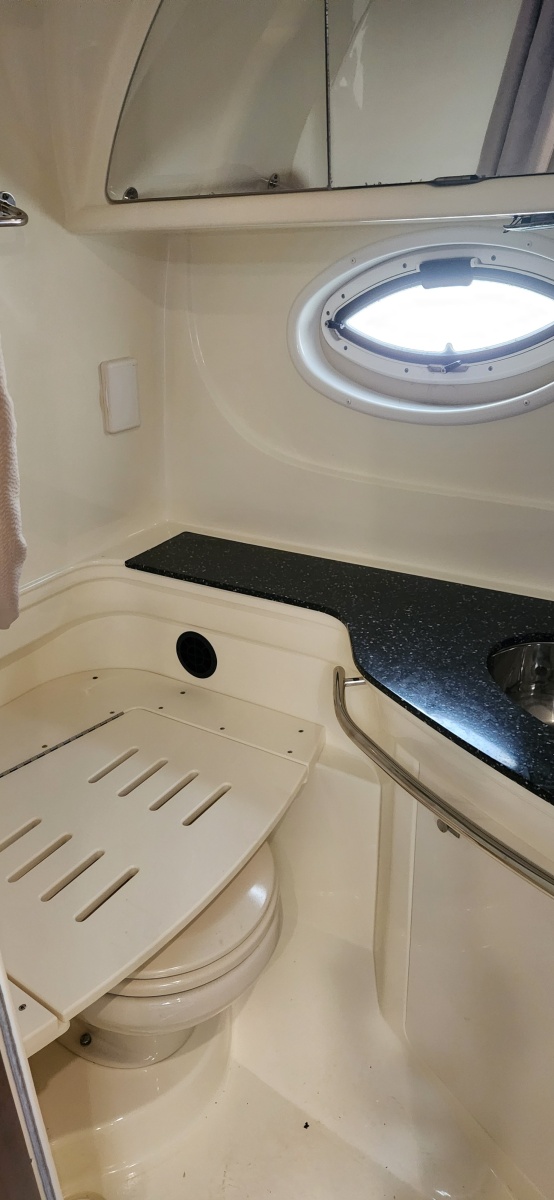 33' 2015 Monterey 335 Sport Yacht