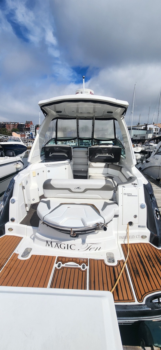 33' 2015 Monterey 335 Sport Yacht
