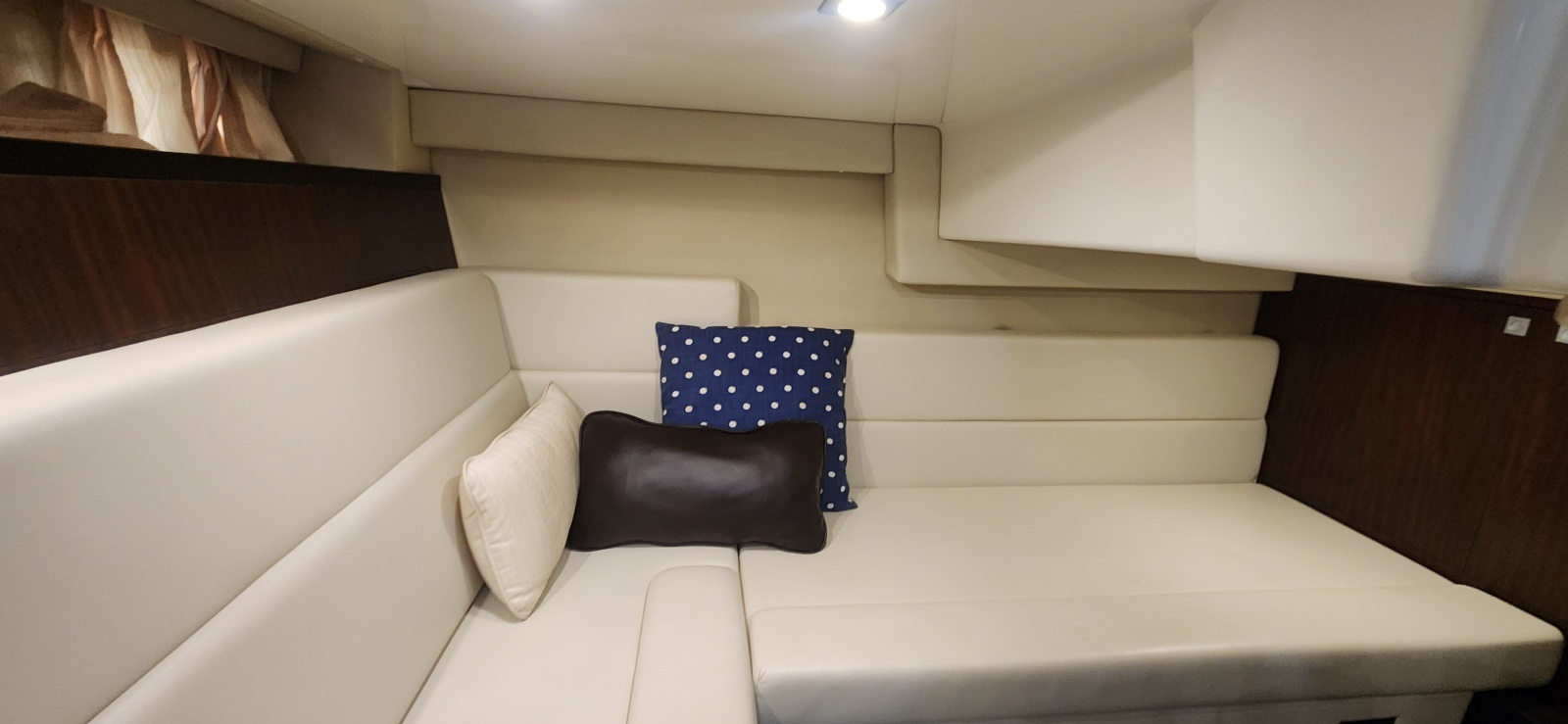 33' 2015 Monterey 335 Sport Yacht