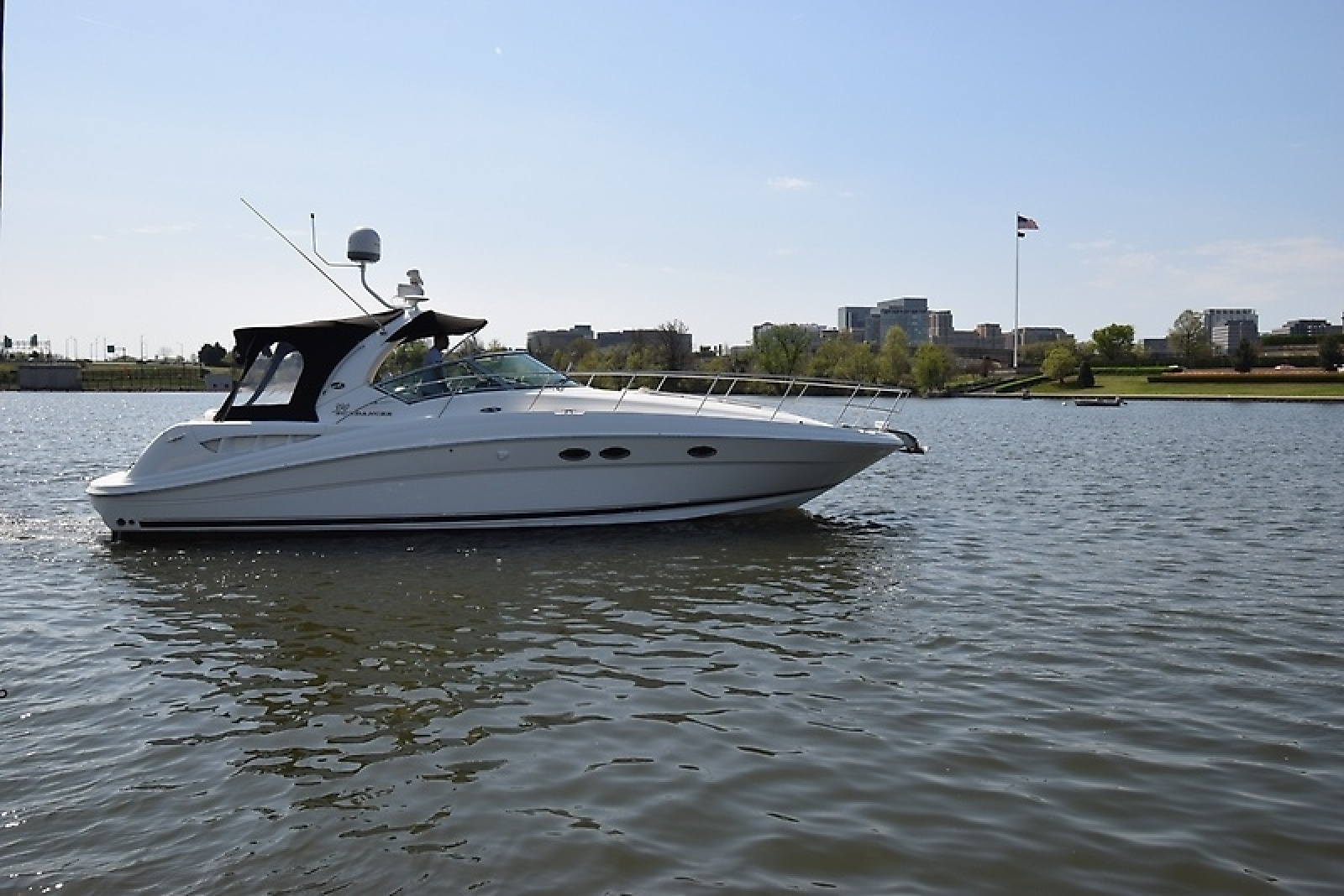 39' 2004 Sea Ray 390 Sundancer