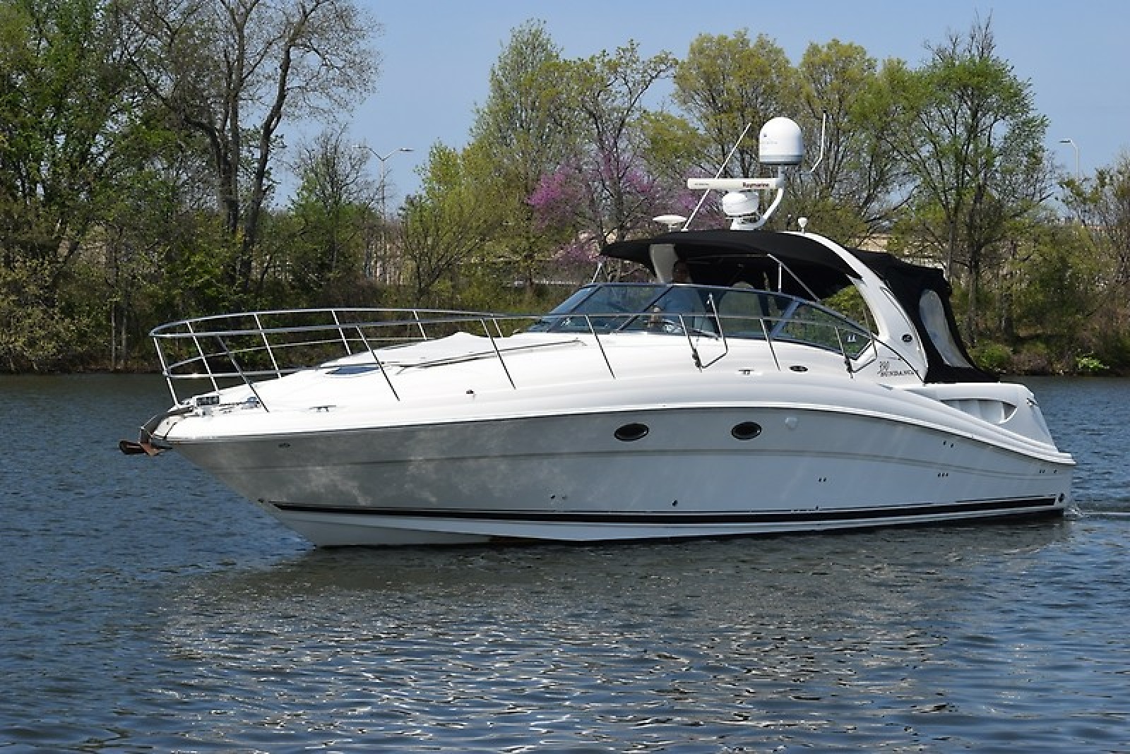 39' 2004 Sea Ray 390 Sundancer