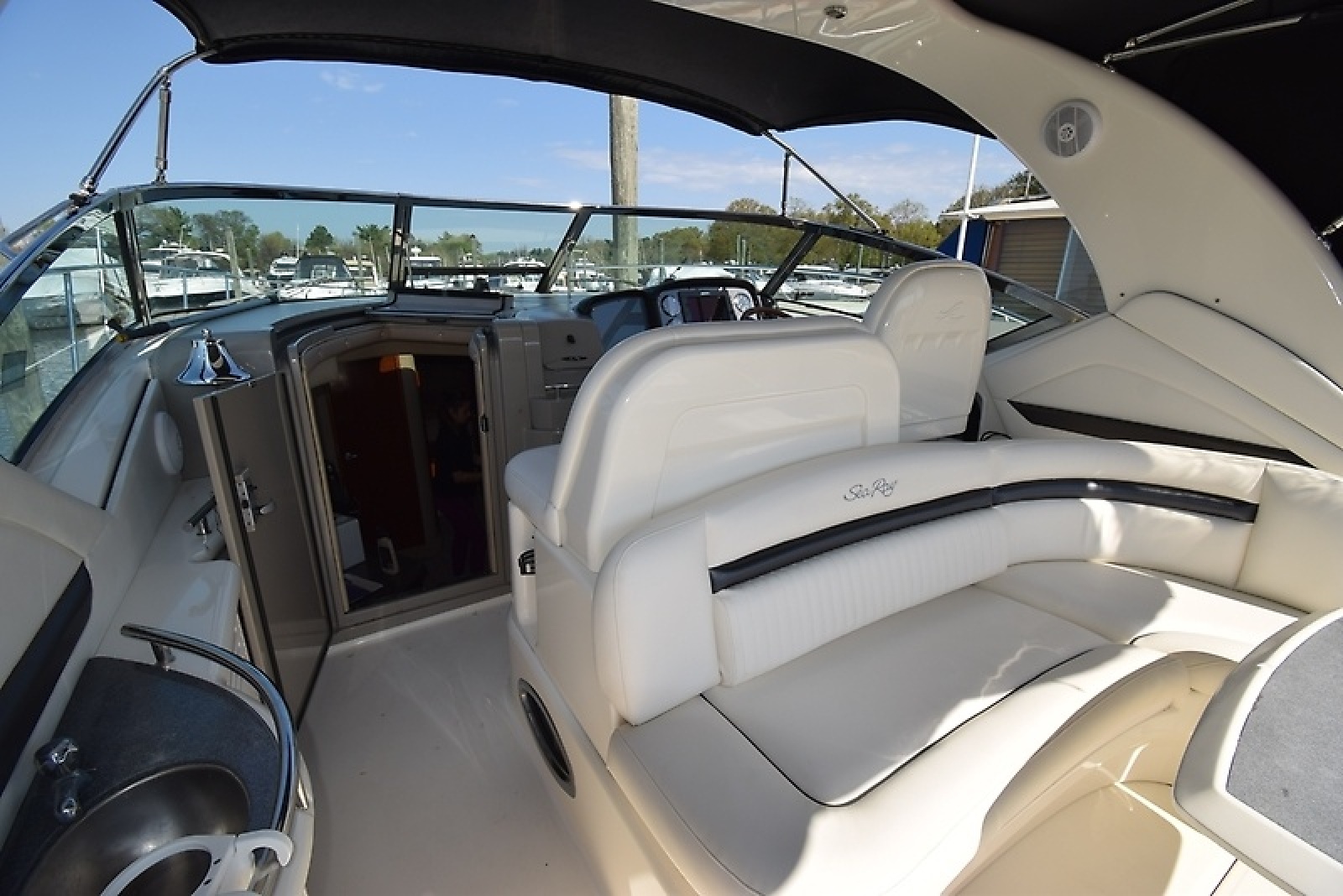 39' 2004 Sea Ray 390 Sundancer