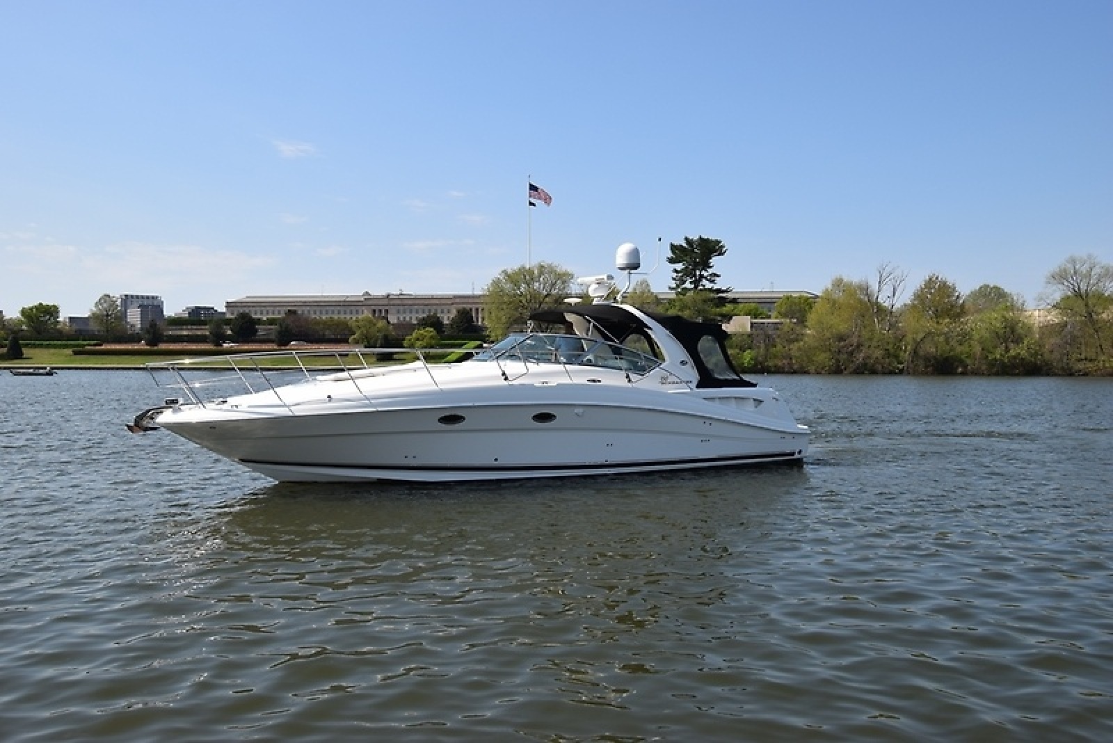 39' 2004 Sea Ray 390 Sundancer
