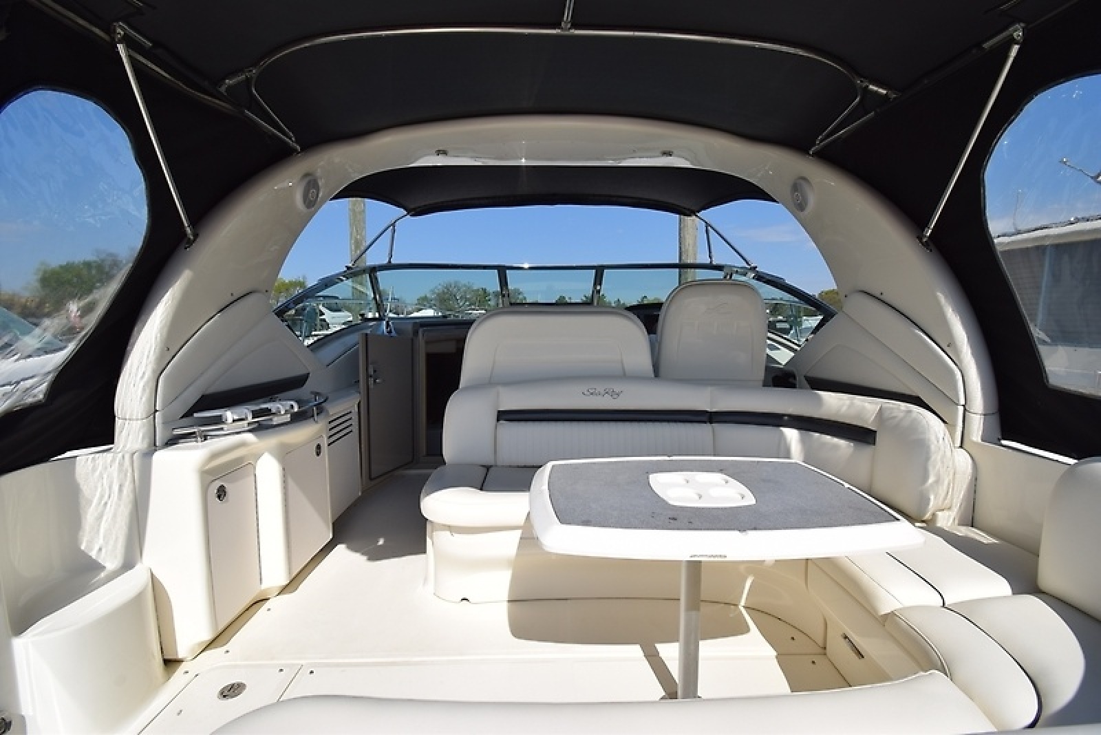 39' 2004 Sea Ray 390 Sundancer