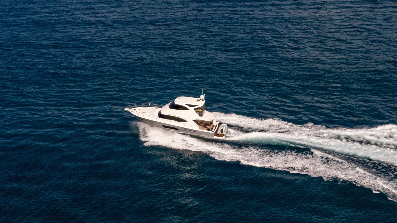 53' 2015 Riviera 53 Enclosed Bridge