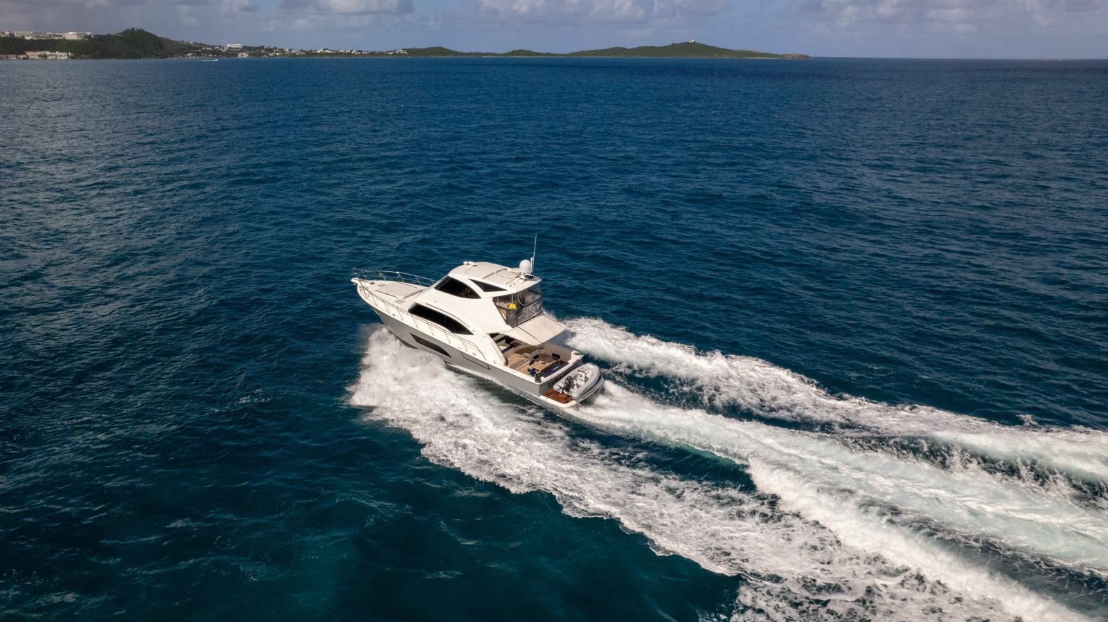 53' 2015 Riviera 53 Enclosed Bridge