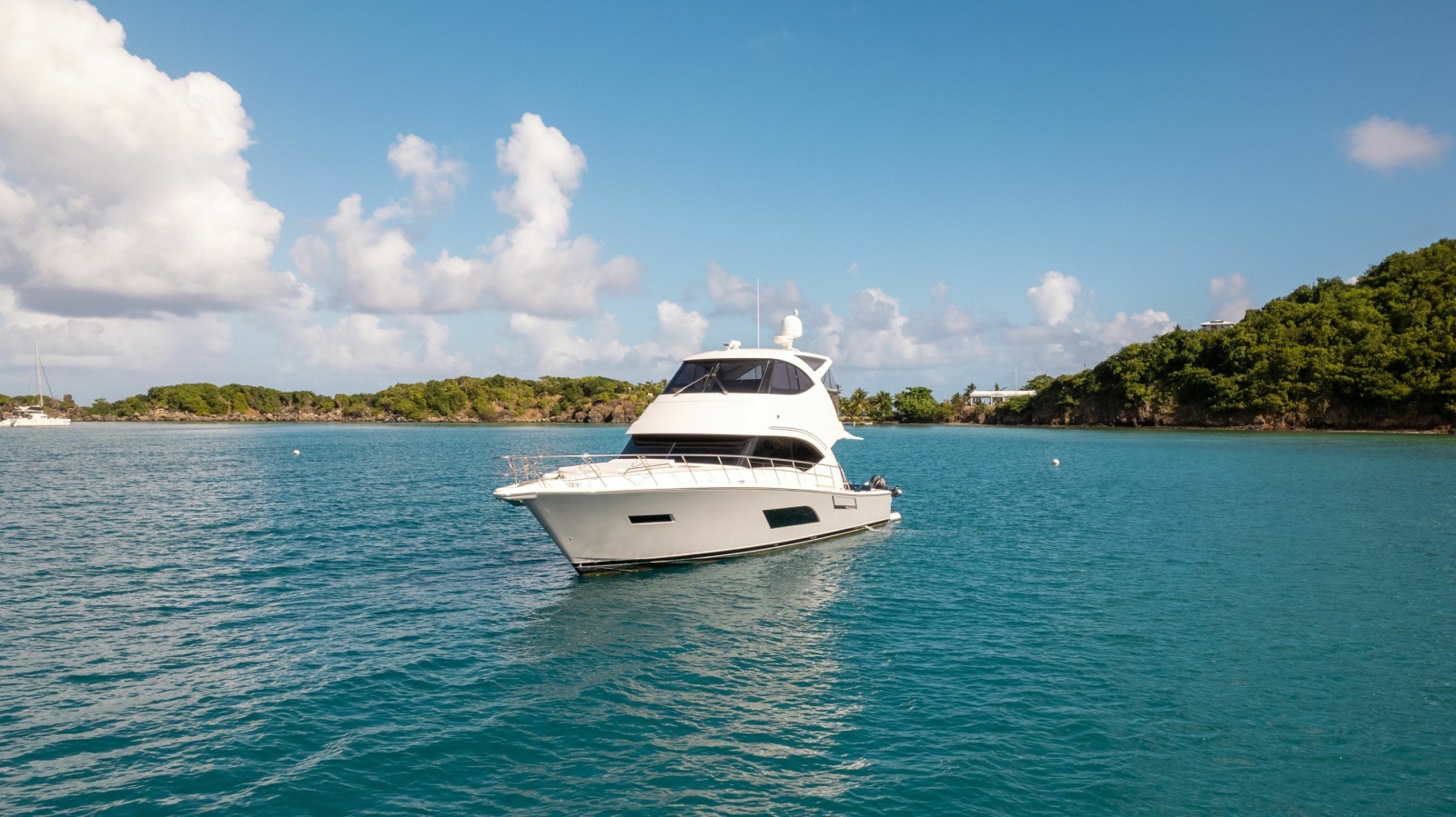 53' 2015 Riviera 53 Enclosed Bridge