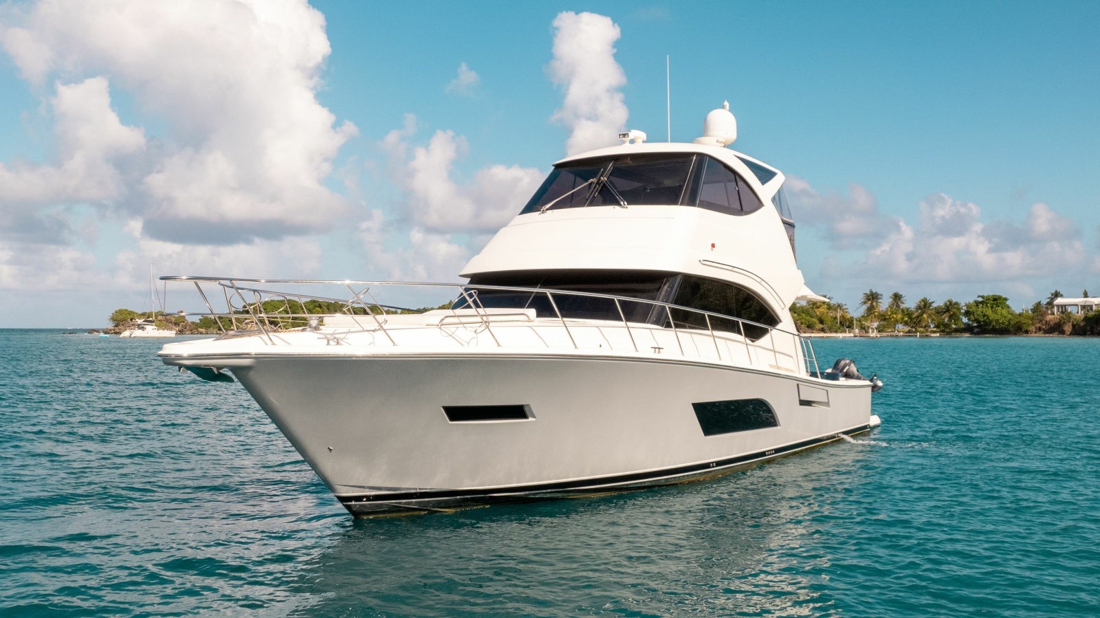 53' 2015 Riviera 53 Enclosed Bridge