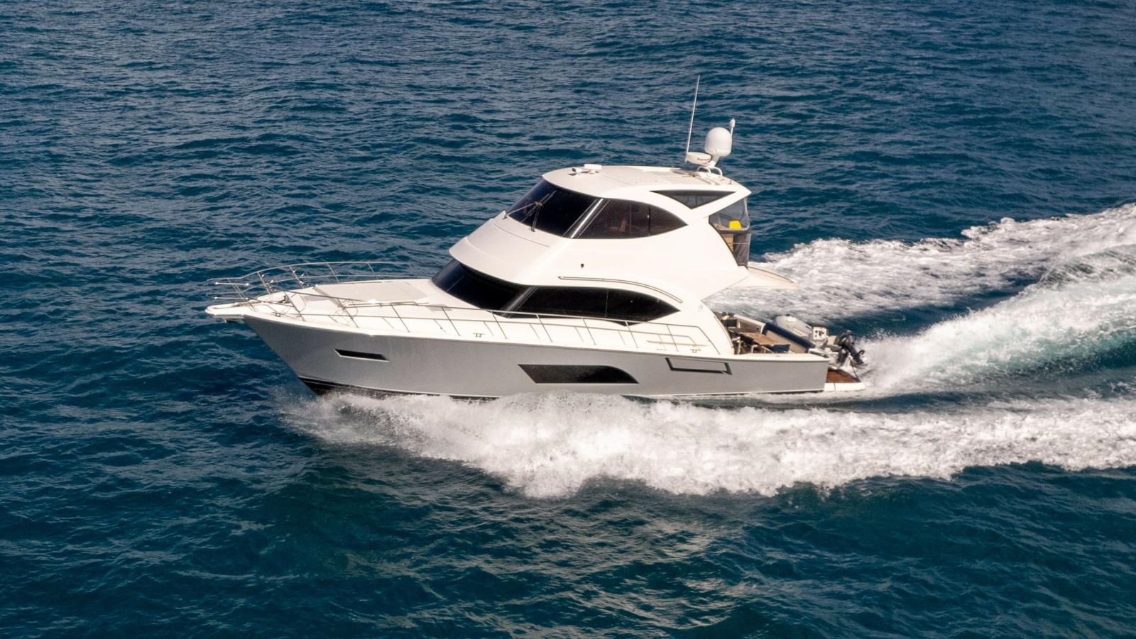 53' 2015 Riviera 53 Enclosed Bridge