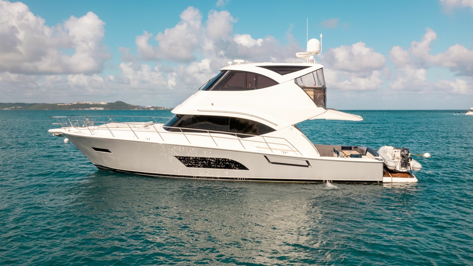 53' 2015 Riviera 53 Enclosed Bridge