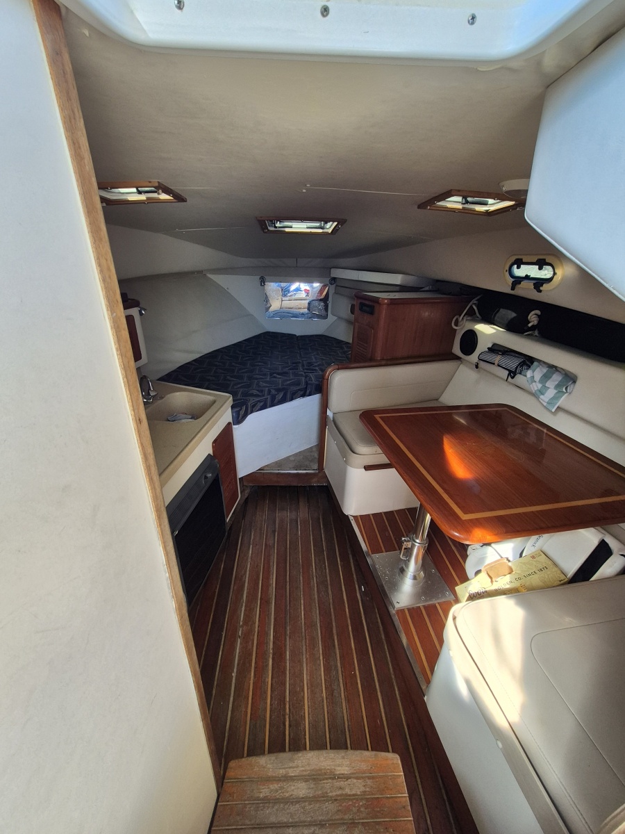 30' 2002 Pursuit 3000 Express