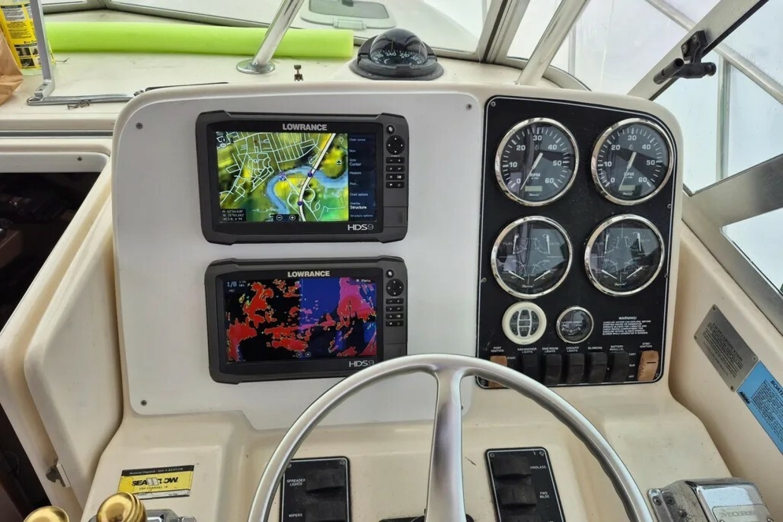 30' 2002 Pursuit 3000 Express